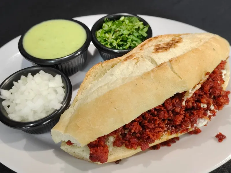 Lonche de Chorizo Con Queso — Los Tocayos