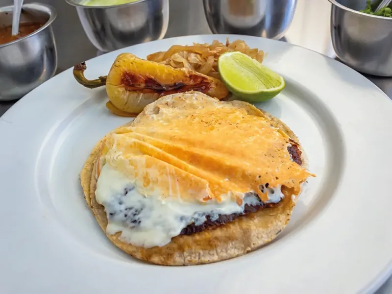 Taco de Barbacoa Planchado Con Queso — Los Tocayos